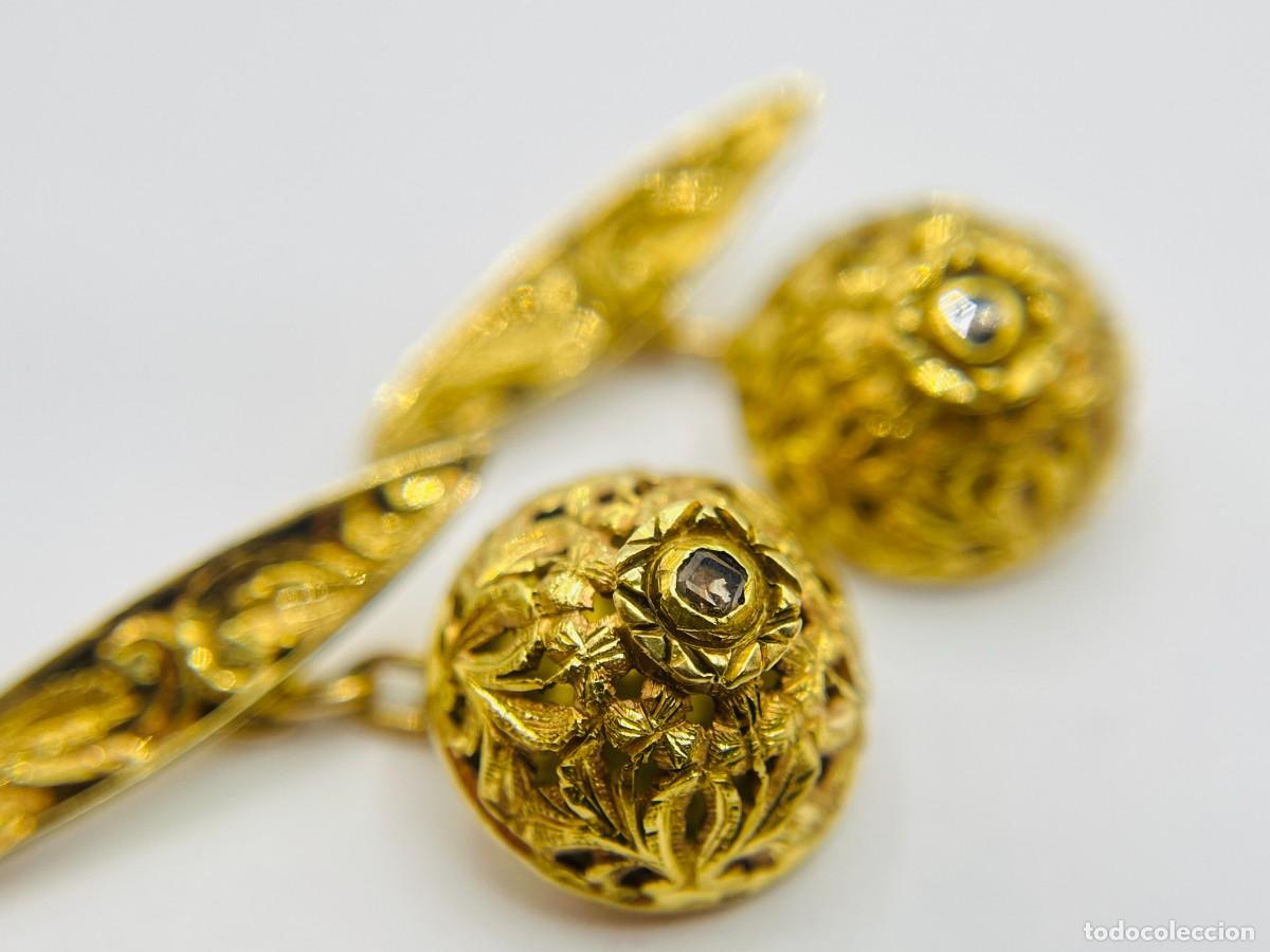 Joyeria: Gemelos antiguos de oro calados con diamantes talla antigua siglo XIX
