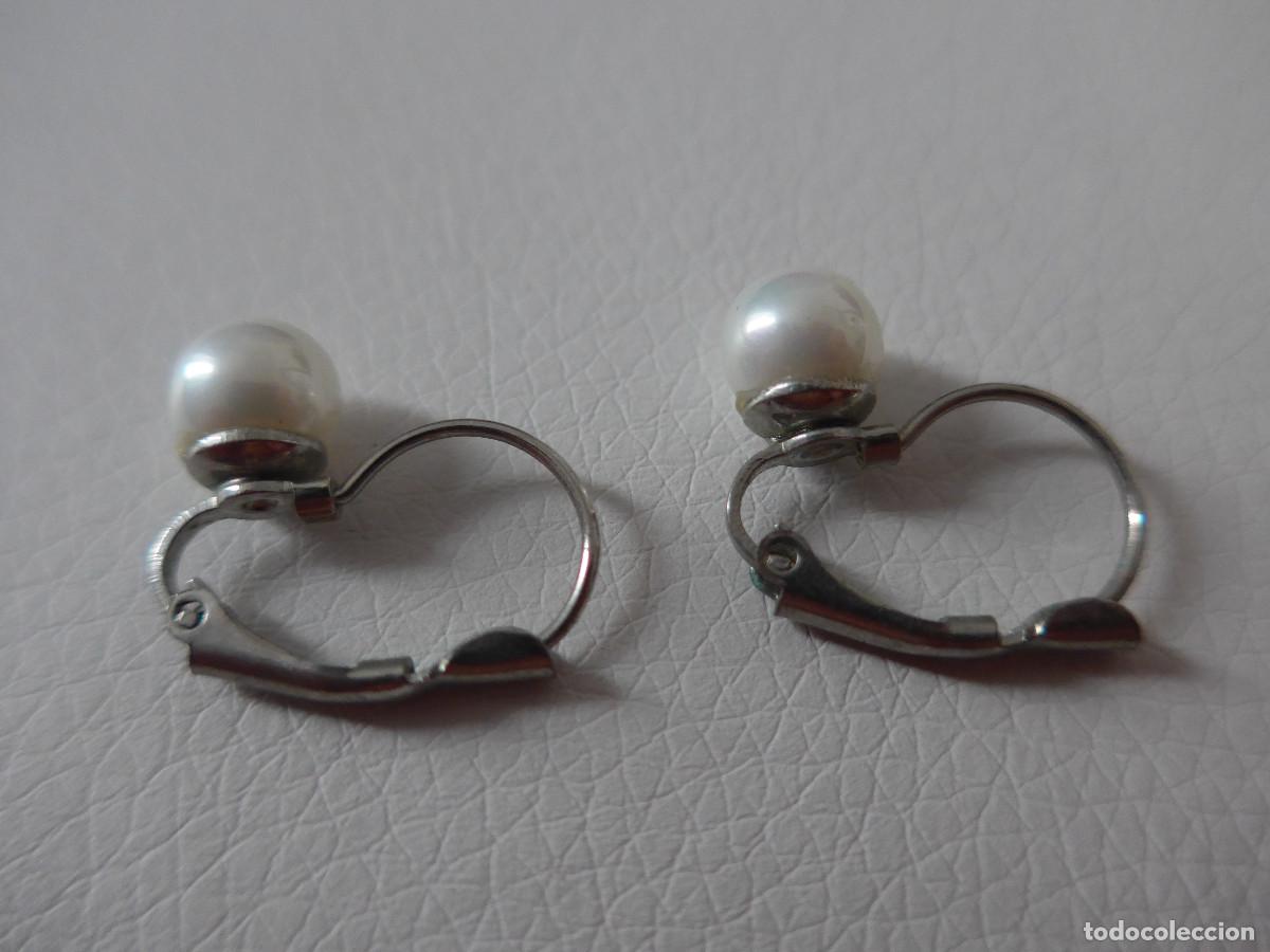 Joyeria: JUEGO DE PENDIENTES DE METAL CON PERLAS