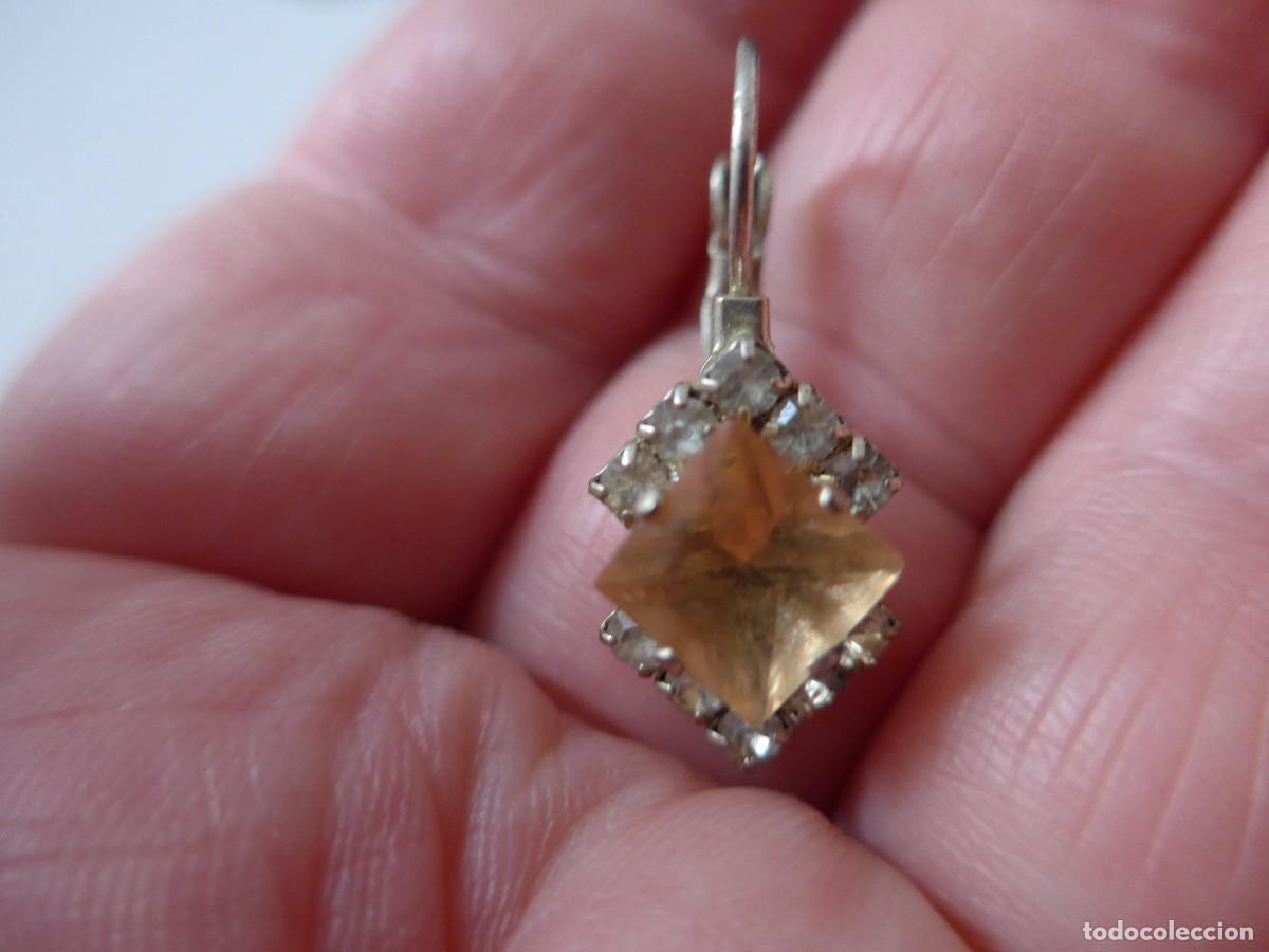 Joyeria: PENDIENTE DE METAL CON ADORNOS