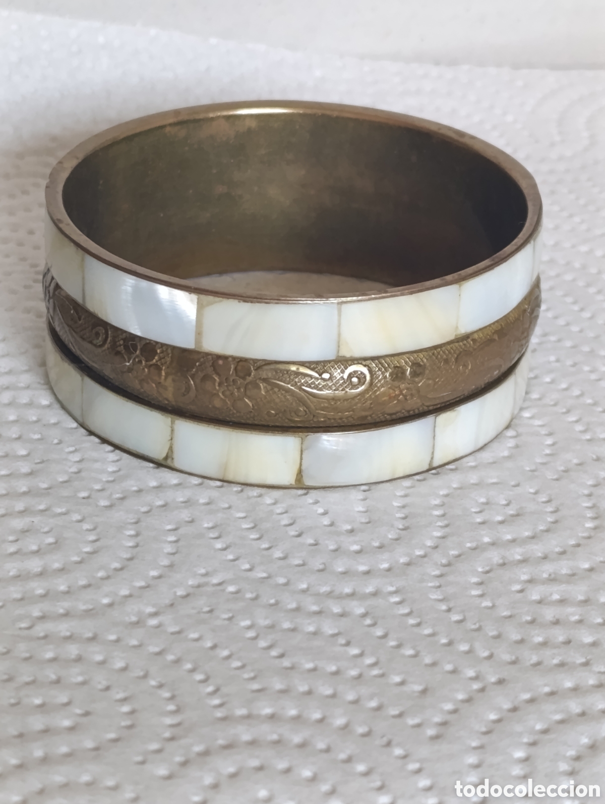 Joyeria: BRAZALETE VINTAGE DE METAL Y LAZCAS DE NACAR.