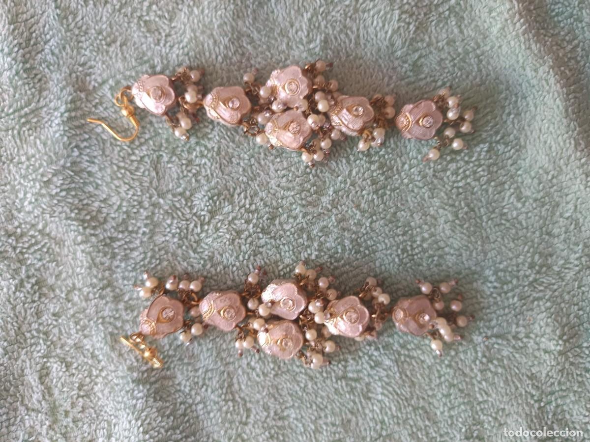 Joyeria: Pendientes largos de bisuter&iacute;a estilo artesanal con un dise&ntilde;o floral en tonos rosa pastel