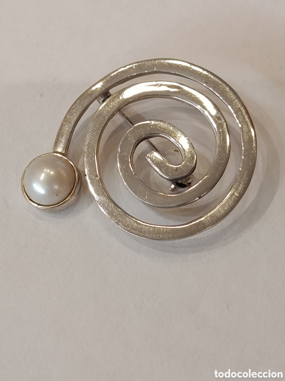 Joyeria: Broche de plata y perla.