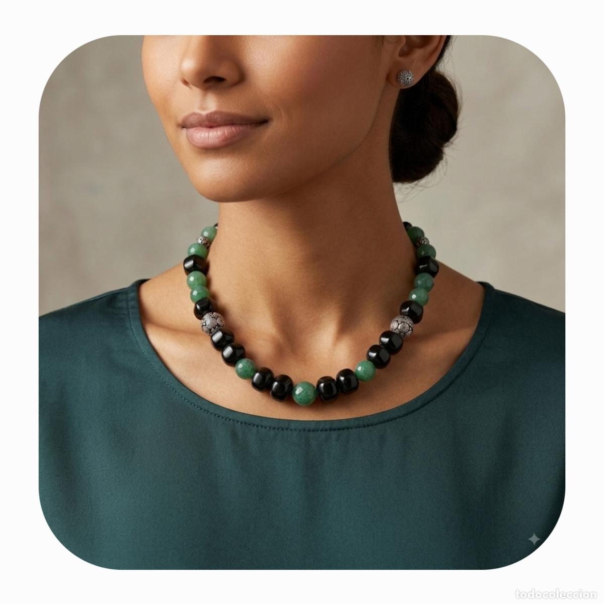 Joyeria: Preciosa gargantilla de cuentas de &oacute;nix y aventurina verde facetada, con detalles acabados en plata.
