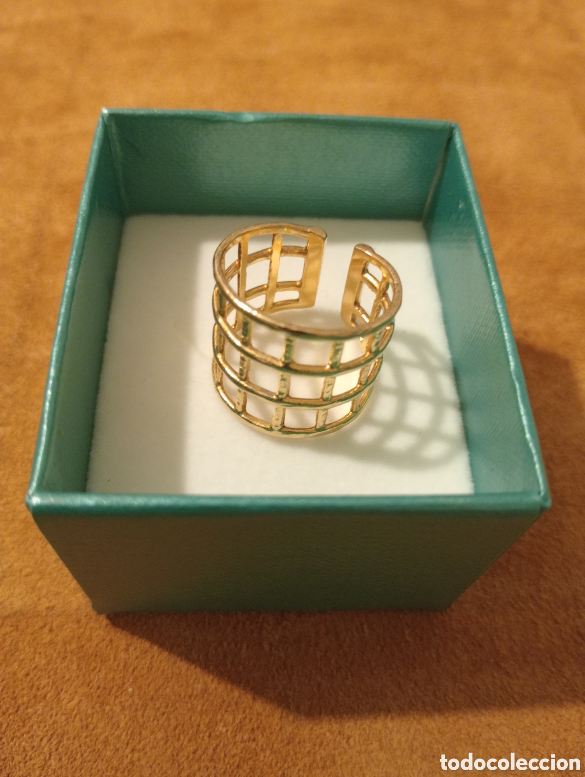 Joyeria: Anillo TOUS oro macizo 18K (750) &ndash; Dise&ntilde;o rejilla / celos&iacute;a &ndash; 6 gramos