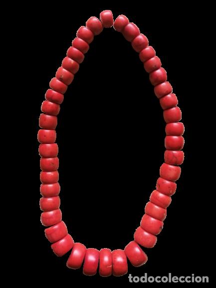 Joyeria: Antiguo collar artesanal de coral rojo. Cuentas de gran tama&ntilde;o.