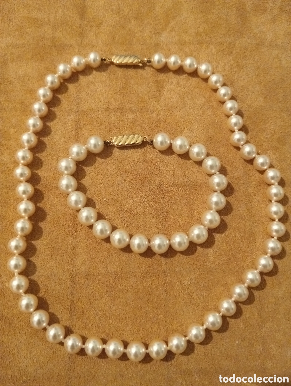 Joaillerie: Conjunto de collar y pulsera de perlas a juego
