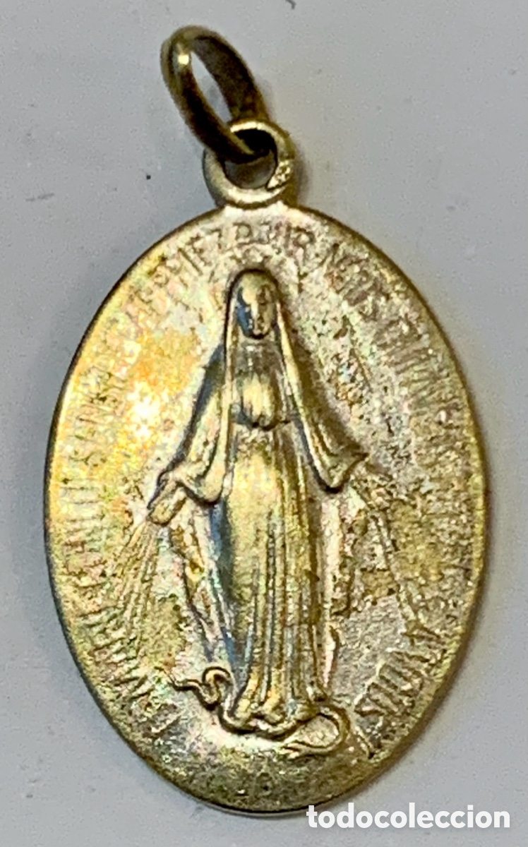 Joyeria: Colgante / Medalla. Virgen Milagrosa. Plata. Inscripci&oacute;n en franc&eacute;s. A&ntilde;os 70.