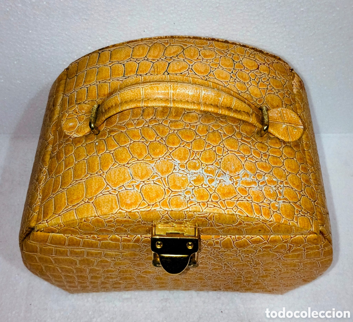 Joyeria: Joyero estil&oacute; cocodrilo dorado