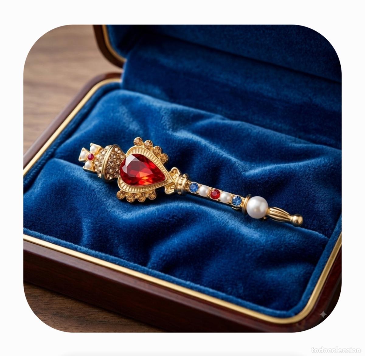 Joyeria: Precioso broche de cetro real con acabados en oro, bella pedrer&iacute;a y perlitas blancas.