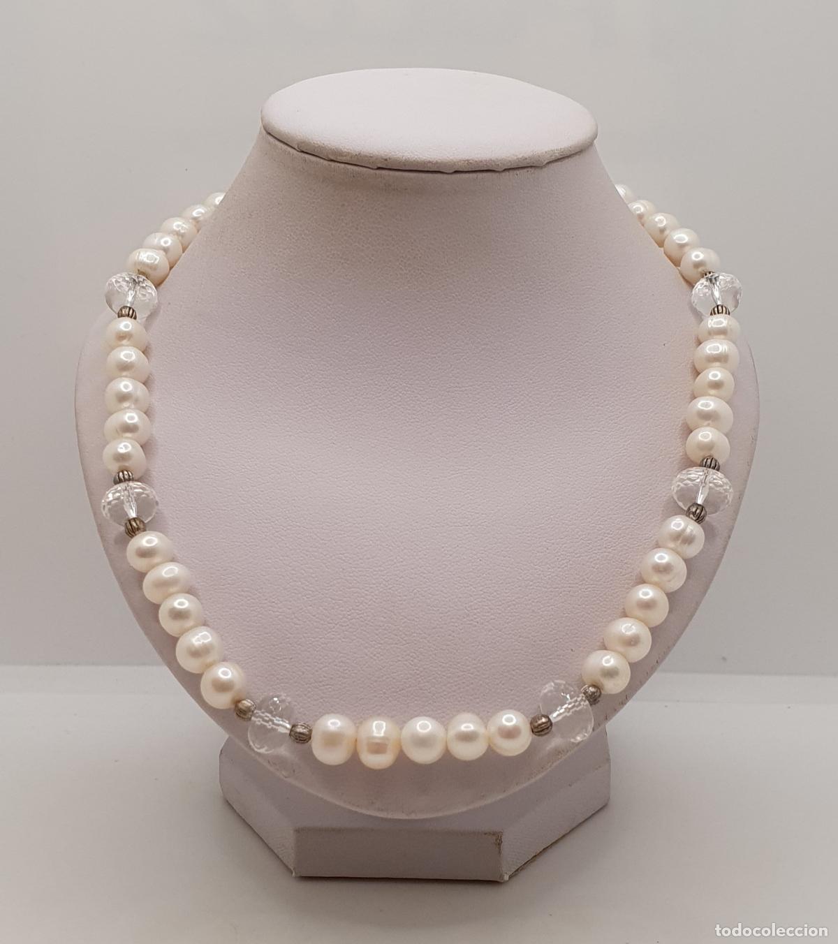 Joyeria: Elegante gargantilla de perlas aut&eacute;nticas y cuentas de cristal de roca facetado, cierre plateado.