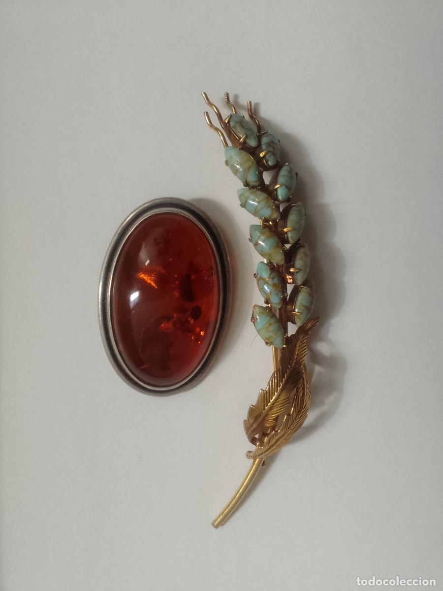 Joyeria: LOTE DE DOS BROCHES DE LOS A&Ntilde;OS 90