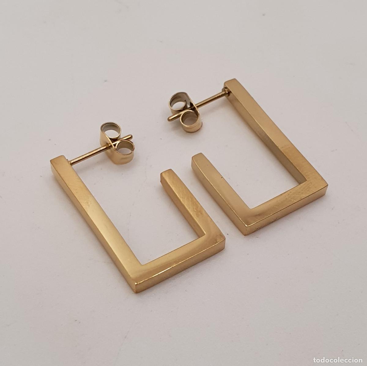 Joyeria: Elegantes y sofisticados pendientes de aro en acero de dise&ntilde;o rectangular con ba&ntilde;o de oro 18k. - Foto 3