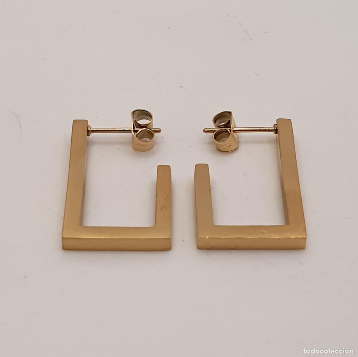 Joyeria: Elegantes y sofisticados pendientes de aro en acero de dise&ntilde;o rectangular con ba&ntilde;o de oro 18k. - Foto 4