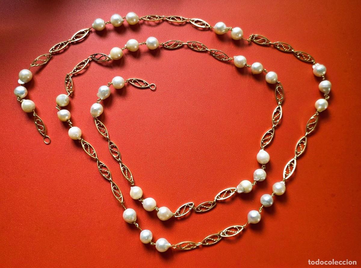 Joyeria: Collar de perlas cultivadas y jaulas de oro amarillo de 18 quilates