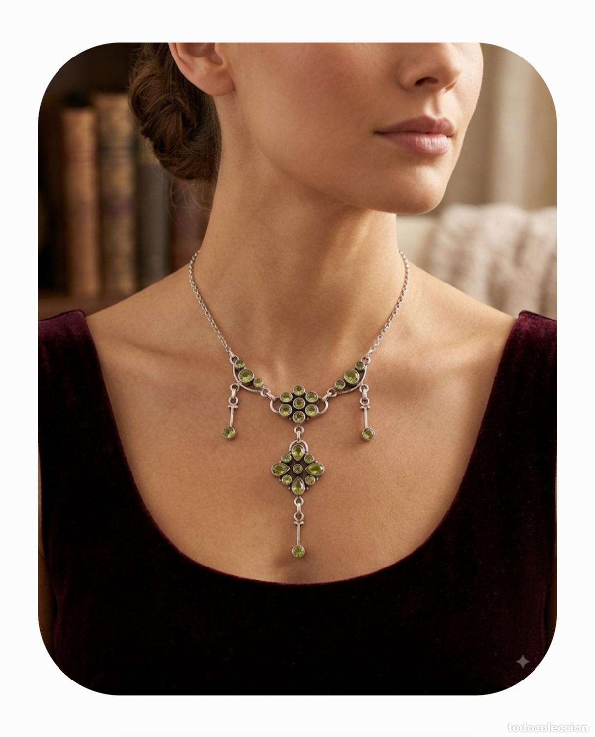 Joyeria: Hermosa gargantilla antigua en plata de primera ley 925 y peridotos aut&eacute;nticos engastados en bisel.