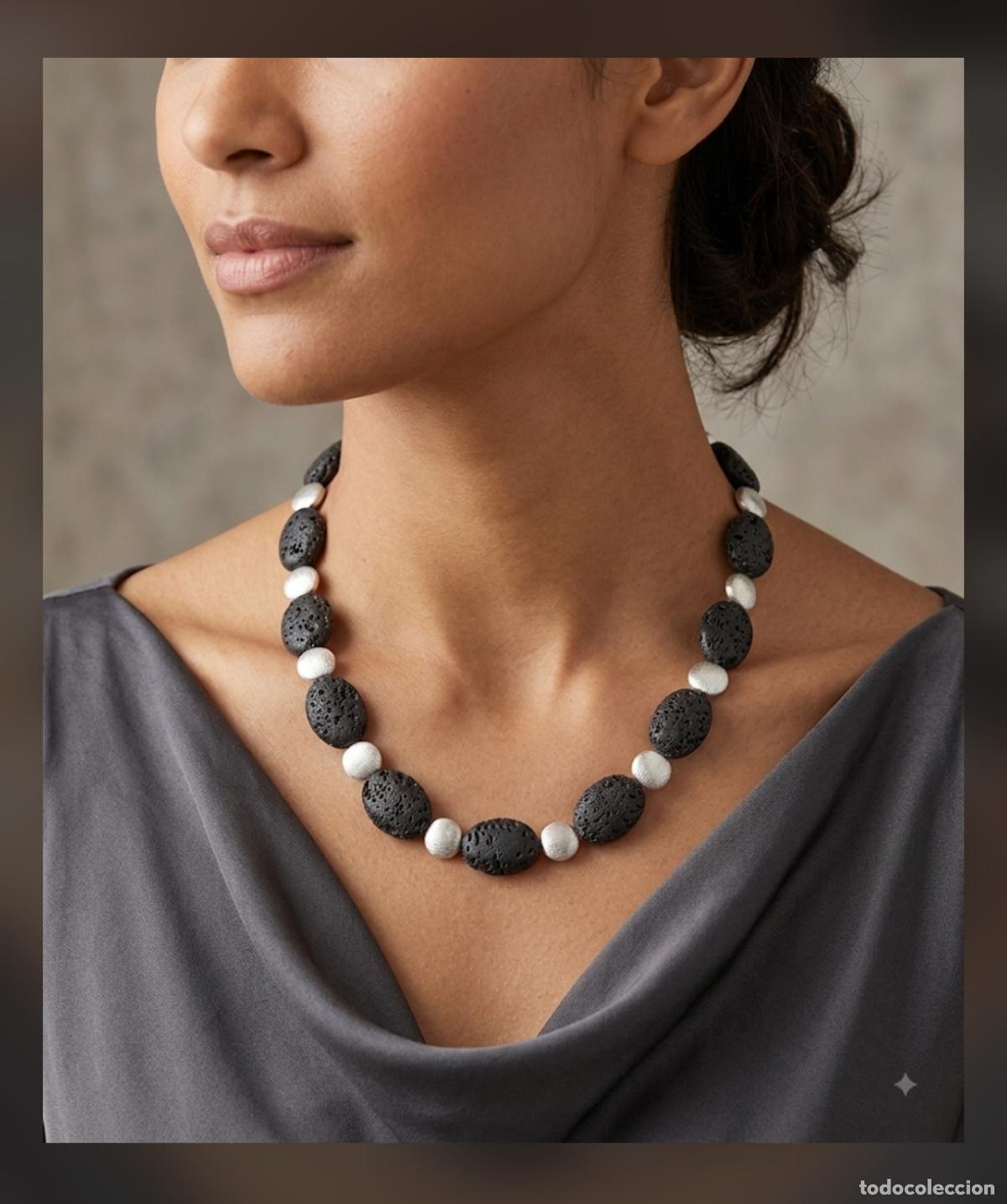 Joyeria: Exuberante collar en plata de primera ley 925 combinado con piedra lava porosa talla oval.