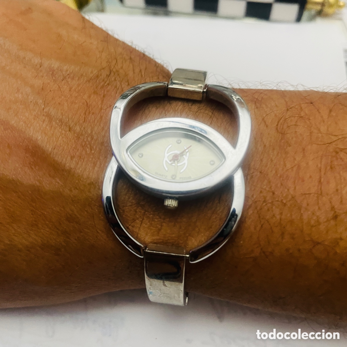 Joyeria: Reloj brazalete plateado de cuarzo dise&ntilde;o elegante y original