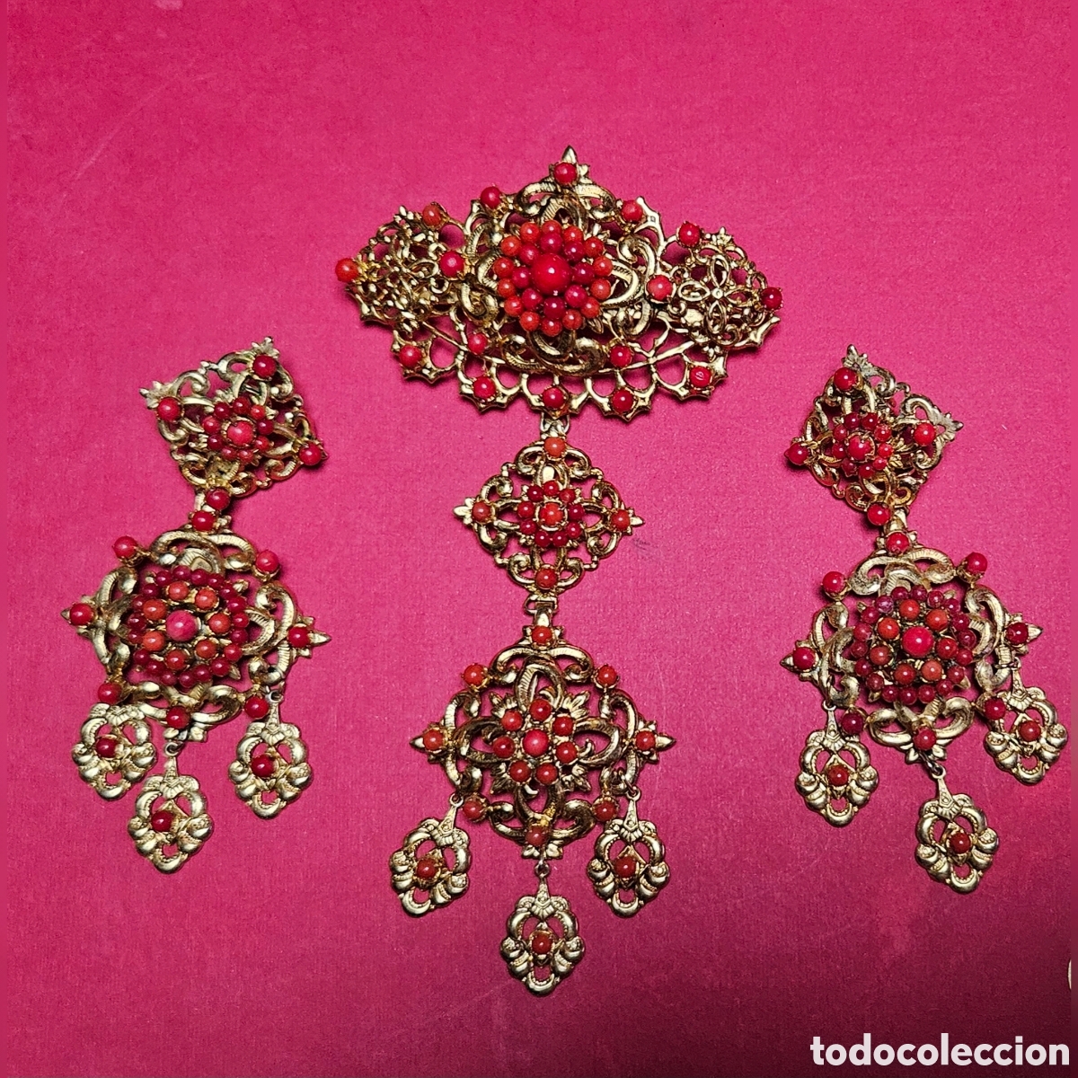 Joyeria: EXQUISITO CONJUNTO DE BROCHE Y JUEGO DE PENDIENTES.