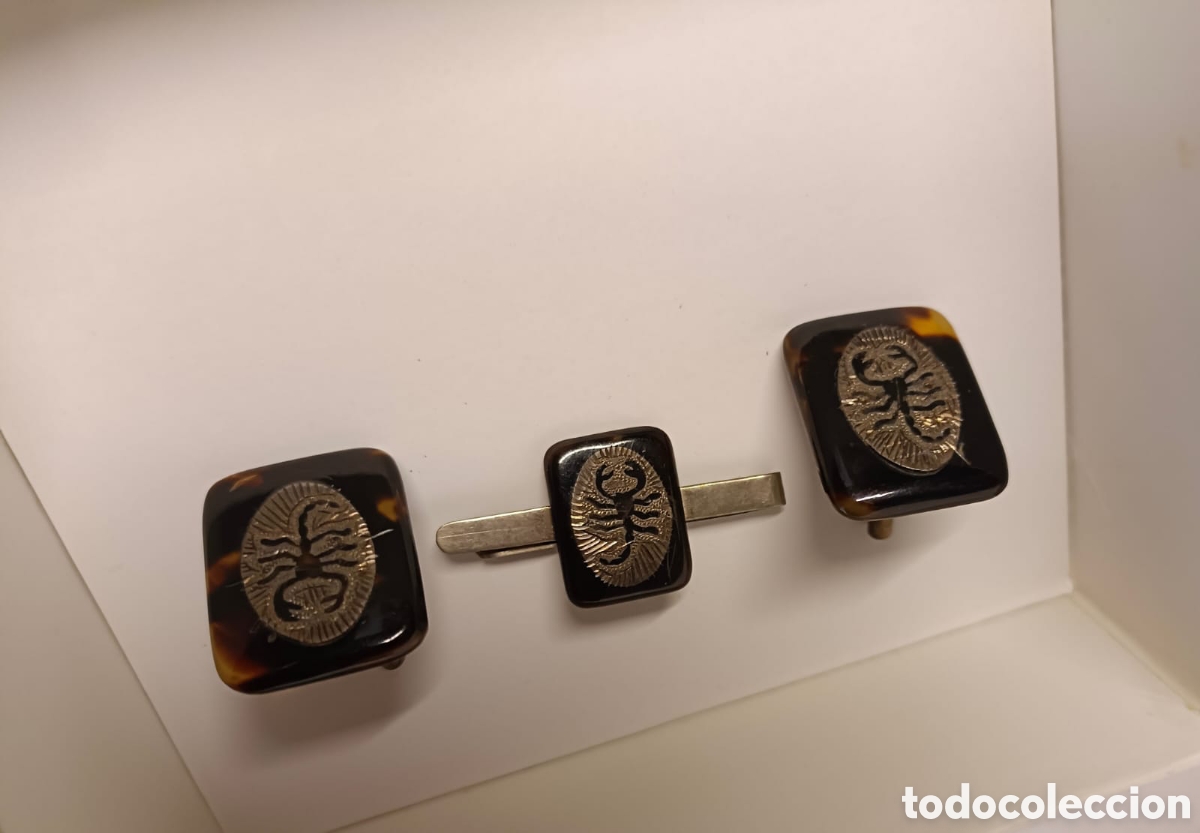 Joyeria: Conjunto de aguja y gemelos en carey y signo escorpio