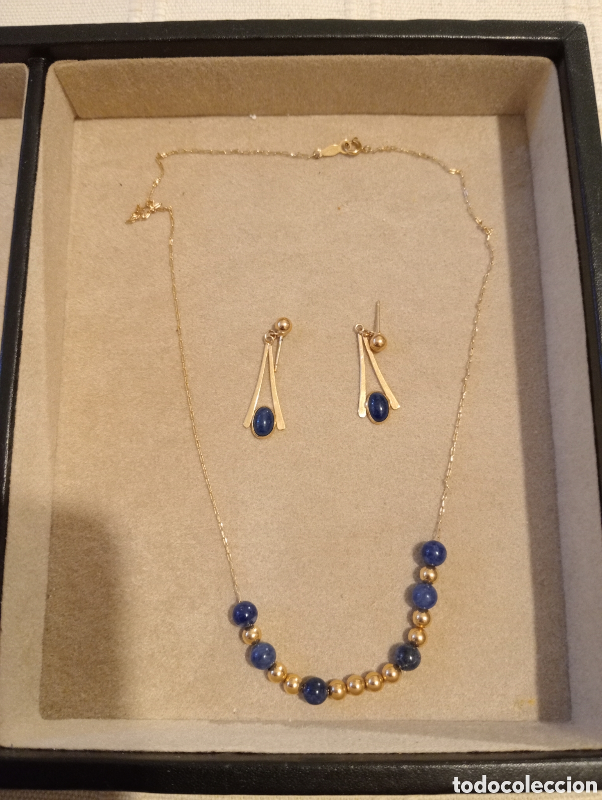 Joyeria: Elegante set de gargantilla y pendientes en oro 14k con lapisl&aacute;zuli
