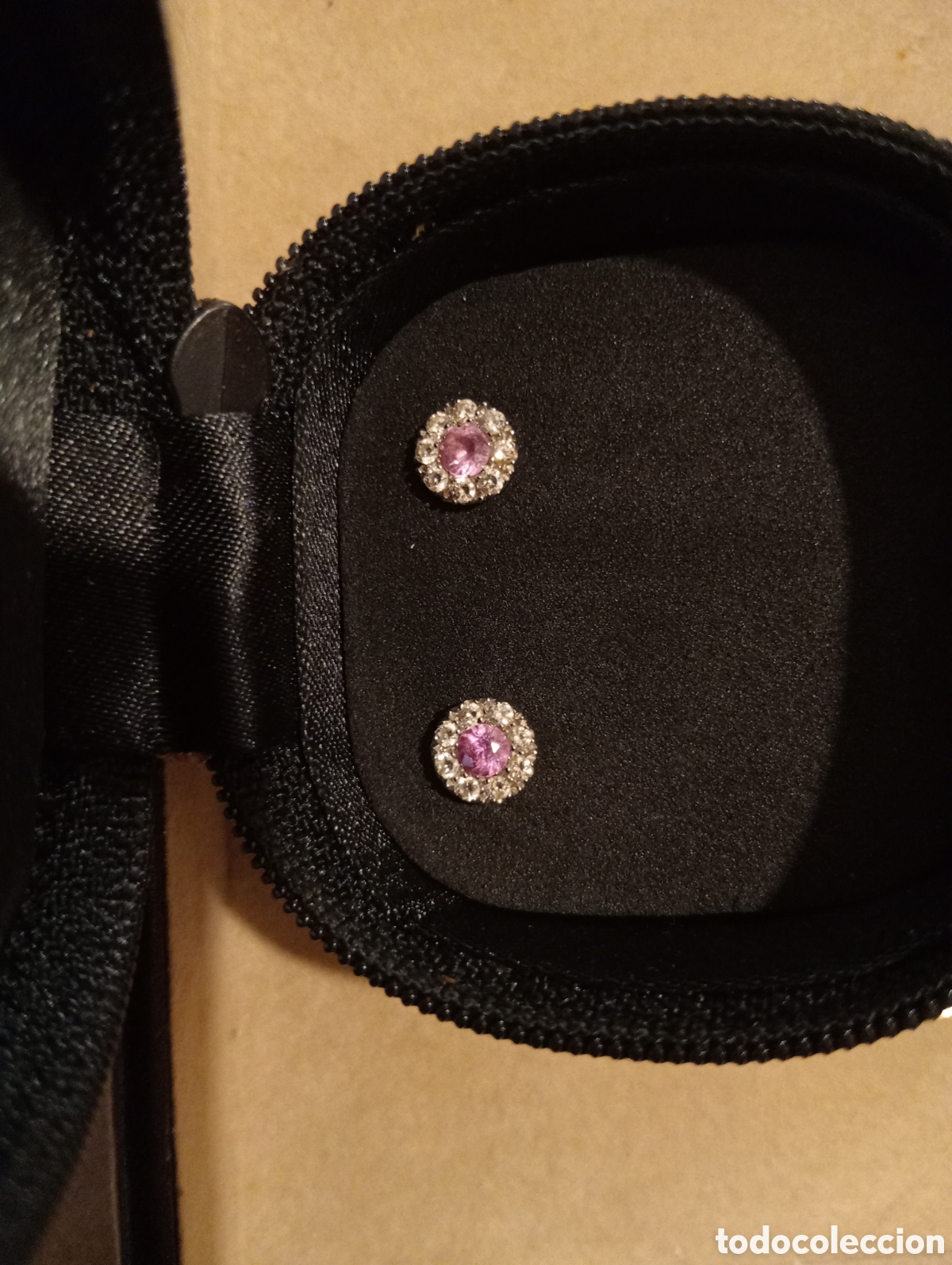 Joyeria: PENDIENTES ORO BLANCO 18K (750) CON ZAFIRO ROSA CENTRAL Y HALO DE BRILLANTES
