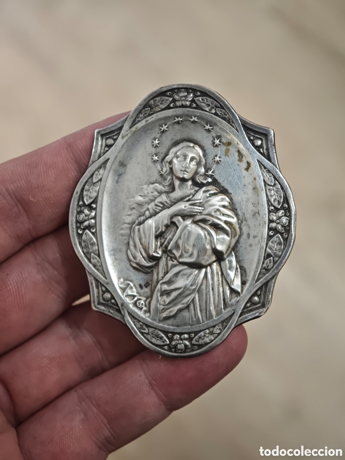 Joyeria: Espectacular Broche / Medalla Modernista de Plata &ndash; Inmaculada Concepci&oacute;n (c. 1900) &ndash; Firmado