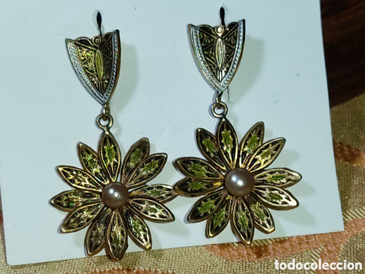 Joyeria: Pendientes damasquinados flor.A&ntilde;os 40.Nuevos,sin uso.