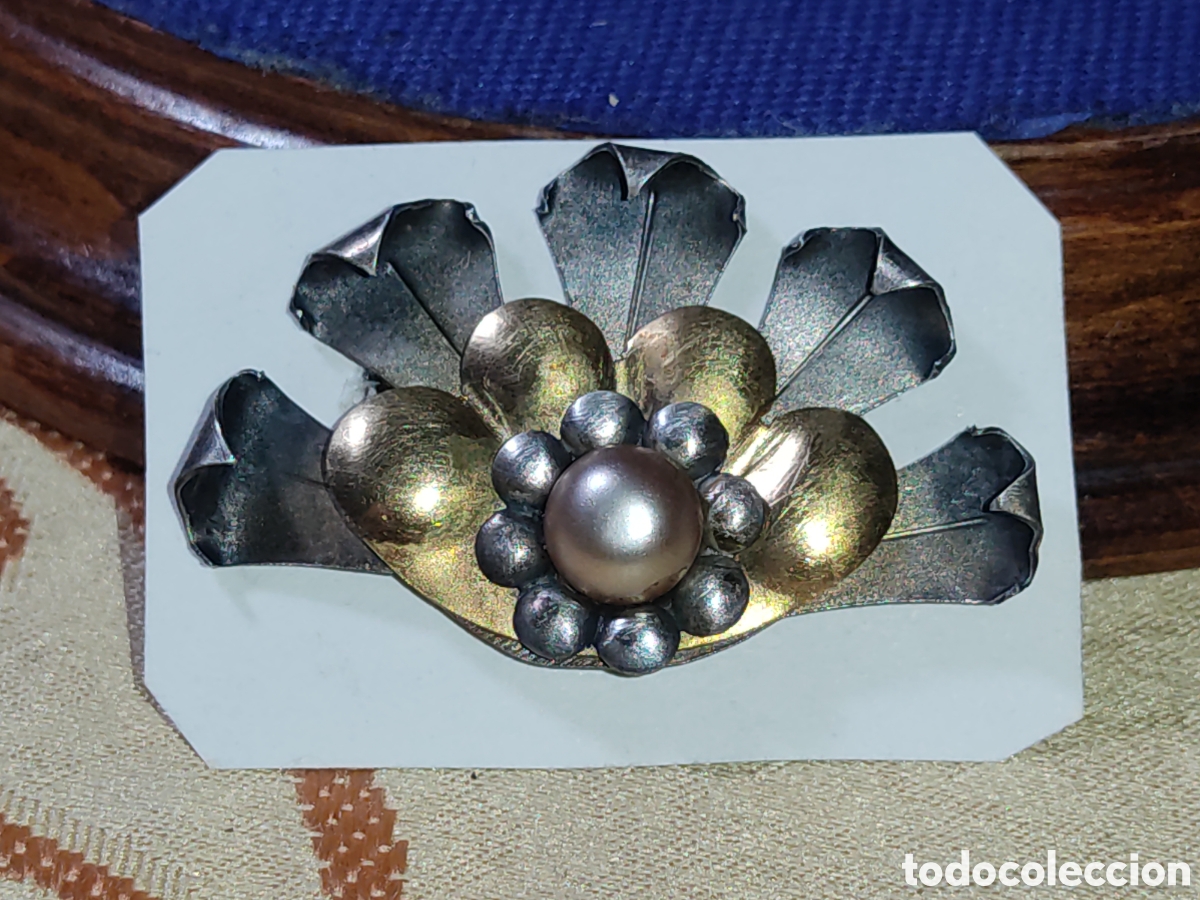 Joyeria: Broche modernista,p&eacute;talos.*T*