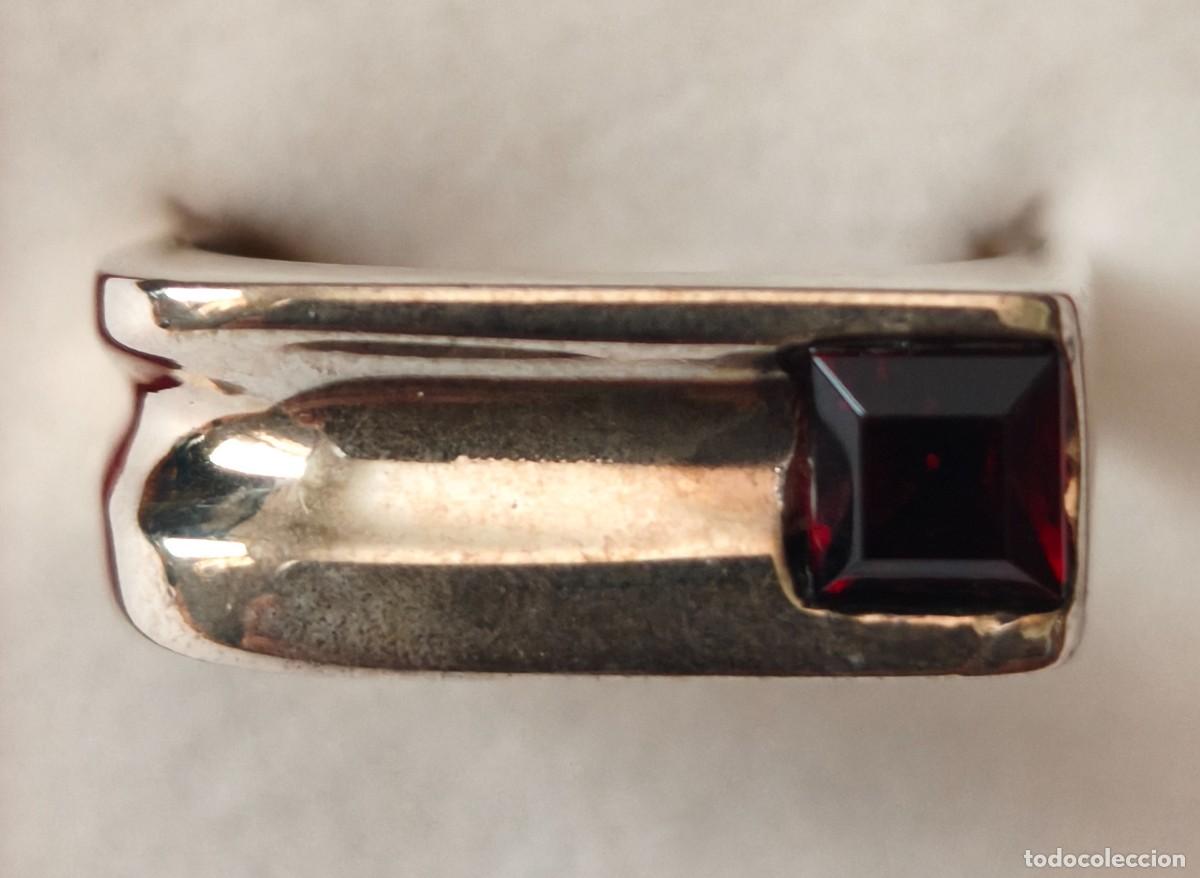 Joyeria: Anillo de plata de Ley de 925mm. con piedra roja