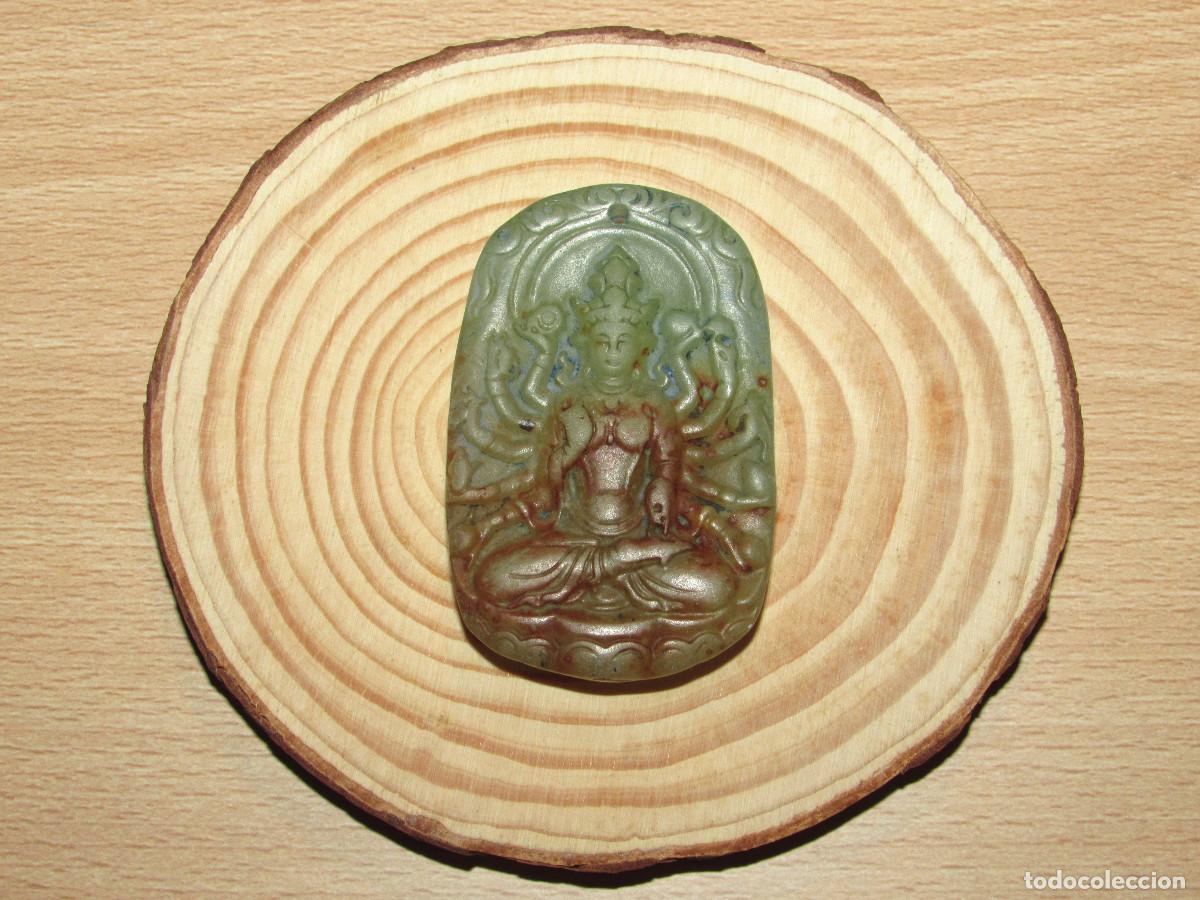 Schmuck: Colgante medall&oacute;n oriental asi&aacute;tico piedra jade nefrita verde policrom&iacute;a Buda Guanyin mil manos