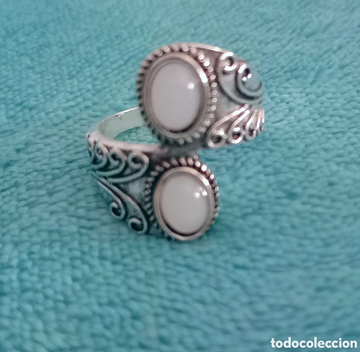 Joyeria: Original anillo color plata vieja con piedra lunar blanca sint&eacute;tica y filigrana 18mm di&aacute;m Muy bonito