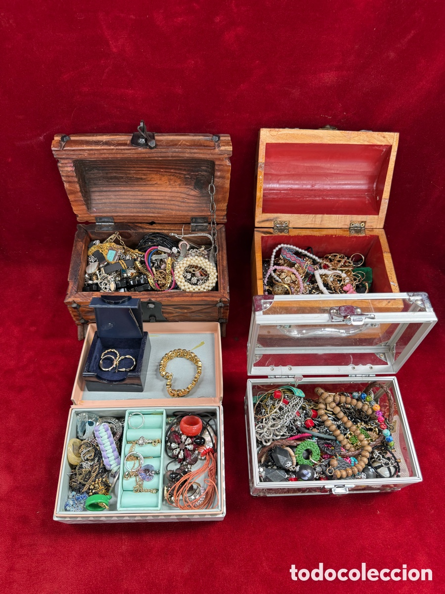 Joyeria: Lote de 4 cajas con gran lote de bisuteria!