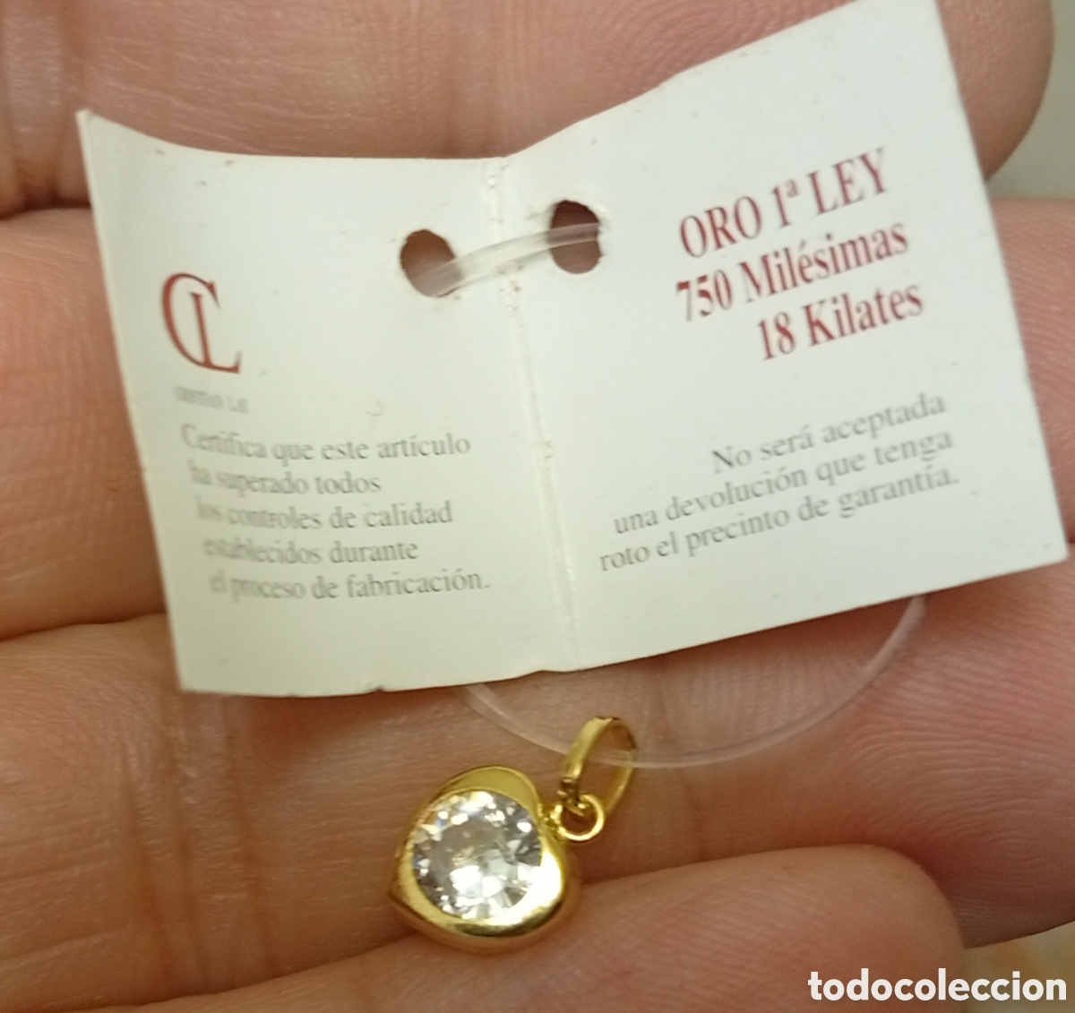 Joyeria: Precioso peque&ntilde;o colgante de oro de Ley de la firma Cristian Lay