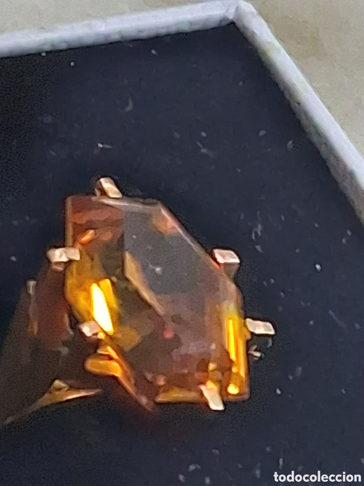 Joyeria: Anillo antiguo con precioso gigante piedra