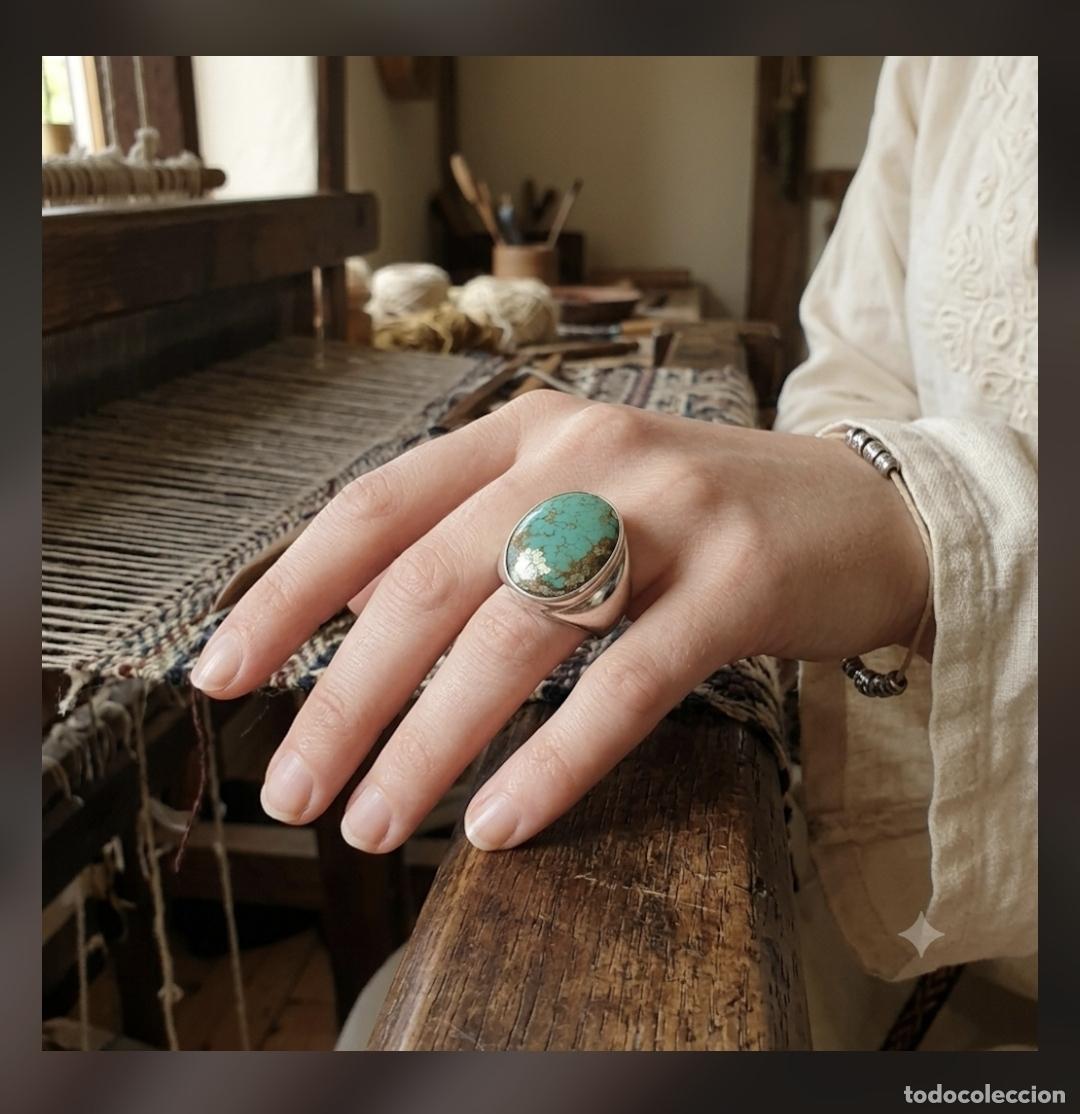 Joyeria: Hermoso anillo antiguo en plata maciza 925 con cabuj&oacute;n de turquesa aut&eacute;ntica talla ovan incrustada.