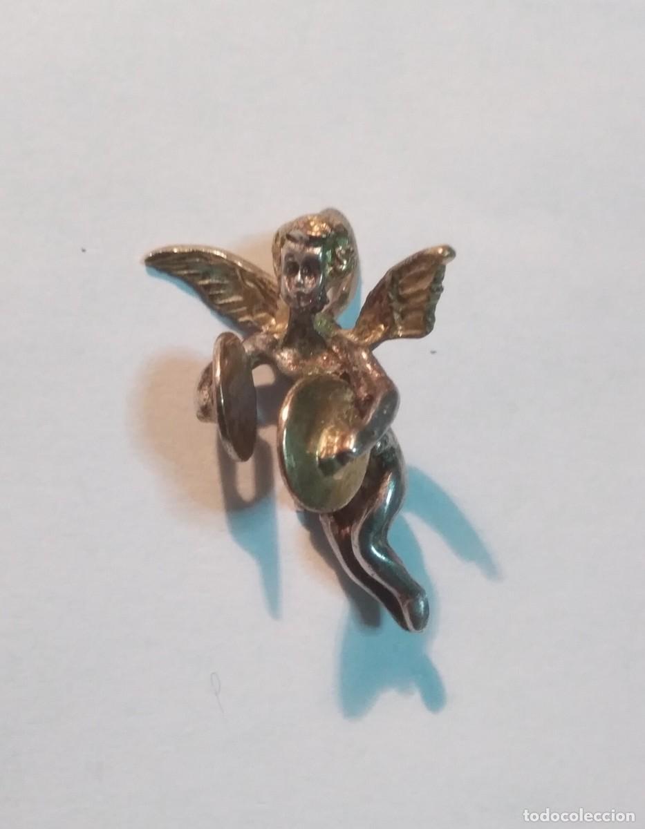 Joyeria: Colgante en plata de ley dorada Angel o Querub&iacute;n tocando los platillos
