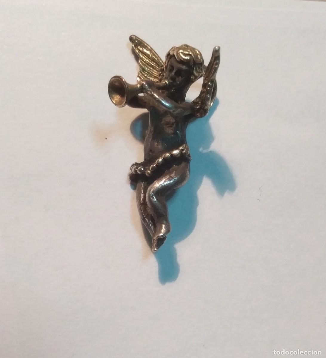 Joyeria: Colgante en plata de ley dorada Angel o Querub&iacute;n tocando la trompeta
