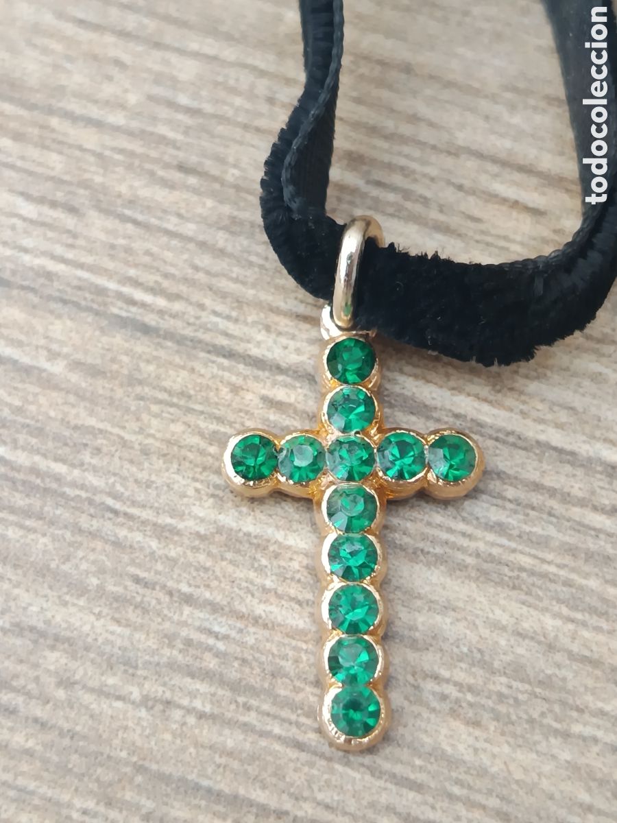 Joyeria: Cruz traje regional en verde