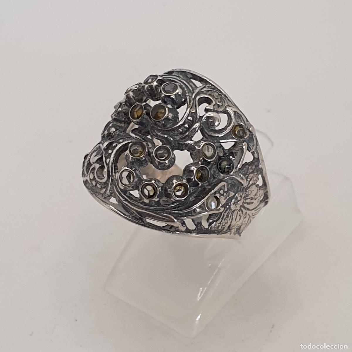 Joyeria: Gran anillo antiguo isabelino en plata cincelada a mano 925, zafiros blancos aut&eacute;nticos incrustados.