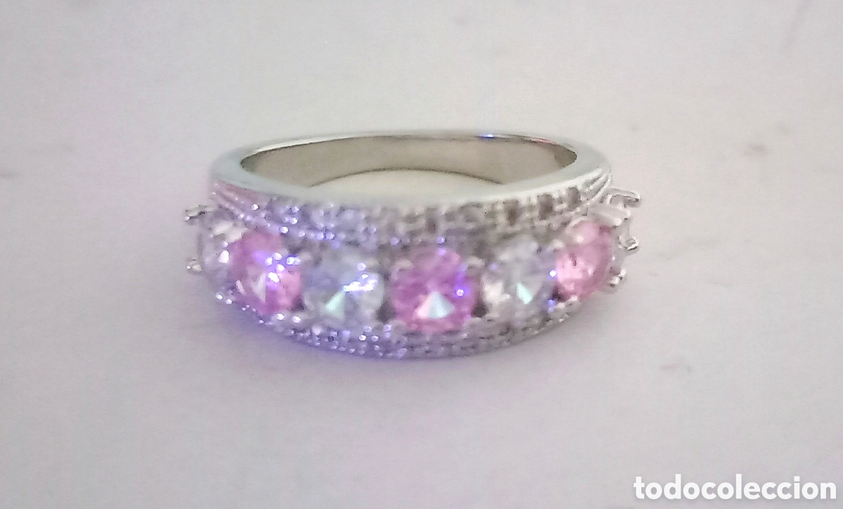 Joyeria: Original anillo color plata con incrustaciones brillantes blanco y rosa 18mm di&aacute;m. Muy bonito