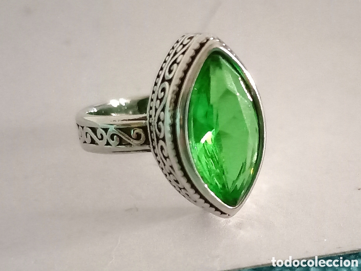 Joyeria: Original anillo color plata vieja, ojo de caballo verde esmeralda 18mm di&aacute;m. Muy bonito