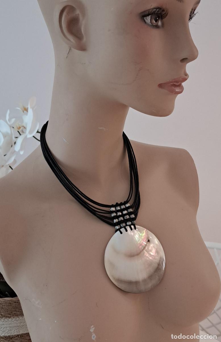 Gioielleria: COLLAR - GARGANTILLA - CONCHA DE NACAR - 8 HILOS CUERO - ESTILO BOHO / HIPPIE ref. DV