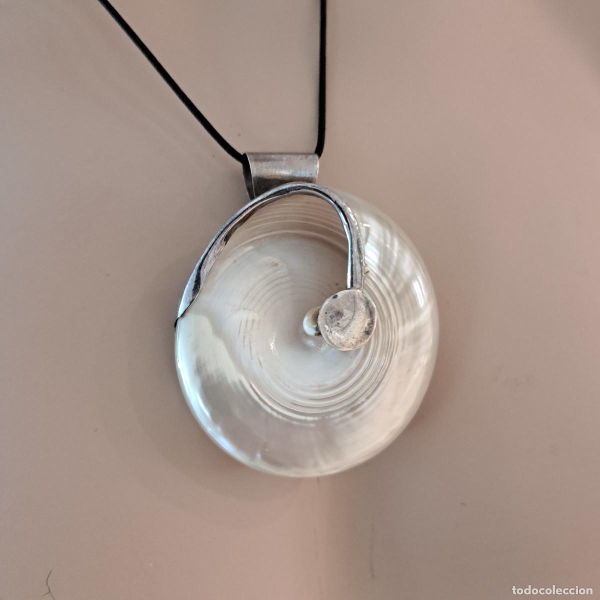Joyeria: COLGANTE DE PLATA DE LEY CON CONCHA DE NACAR - ESTILO BOHO-VINTAGE ref. DX