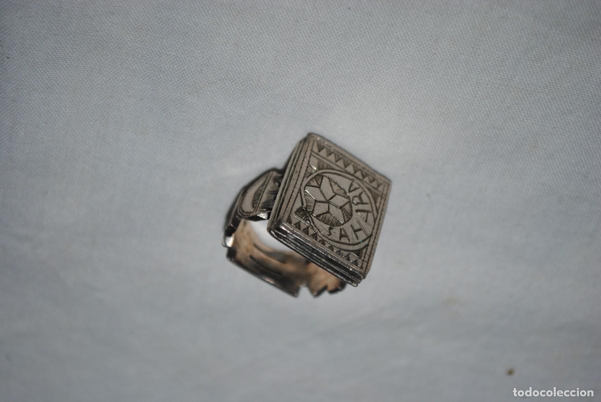 Joyeria: ANILLO ARTESANAL SAHARAGUI DE DE PLATA