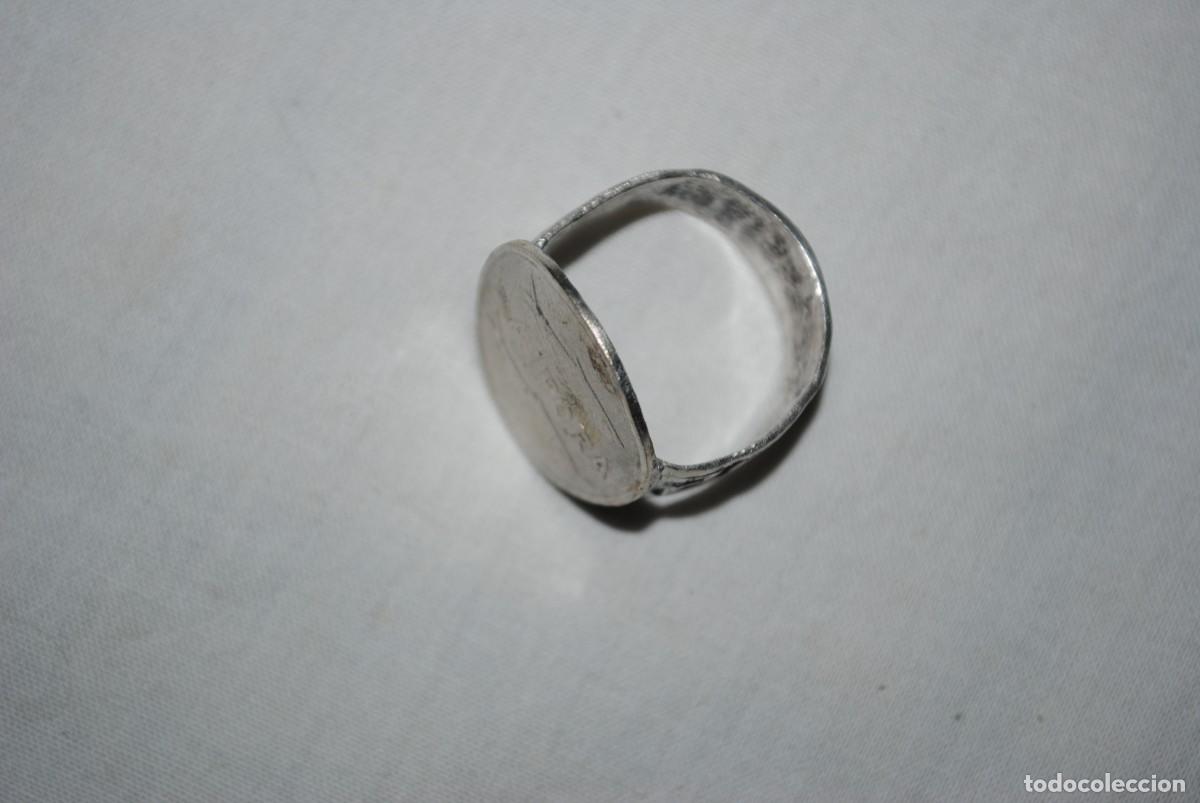 Joyeria: ANILLO ARTESANAL DE PLATA , CON DOS PECES . - Foto 2