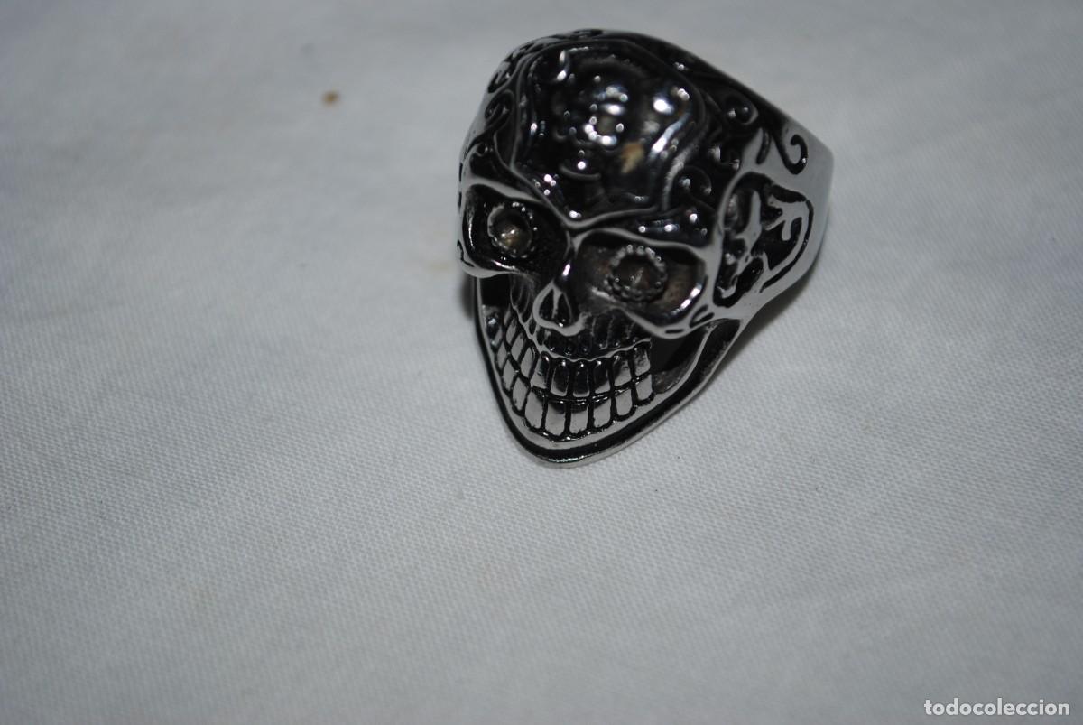 Joyeria: ANILLO DE ACERO EN FORMA DE CALAVERA