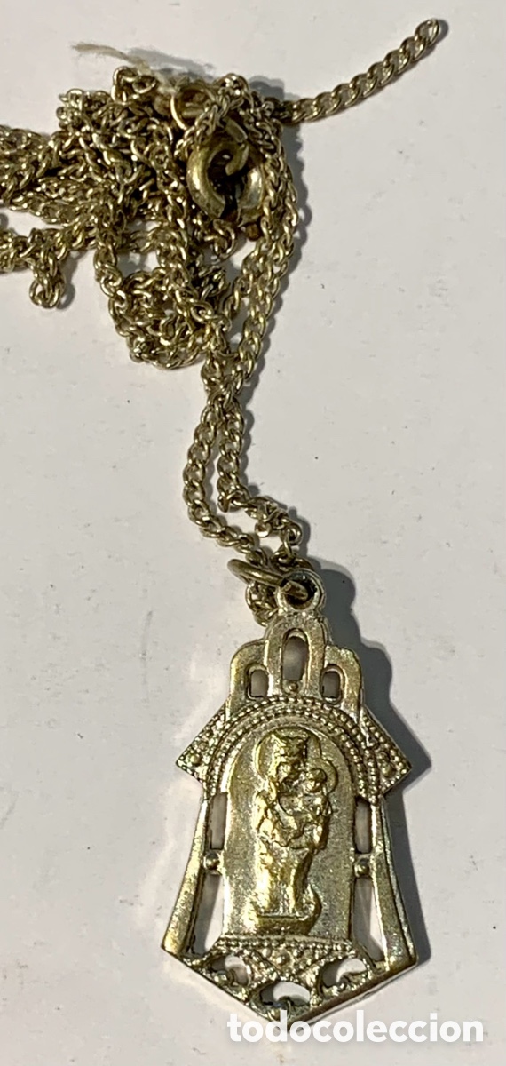 Joyeria: Colgante. Medalla y cadena. Virgen con ni&ntilde;o. Plata. A&ntilde;os 60.