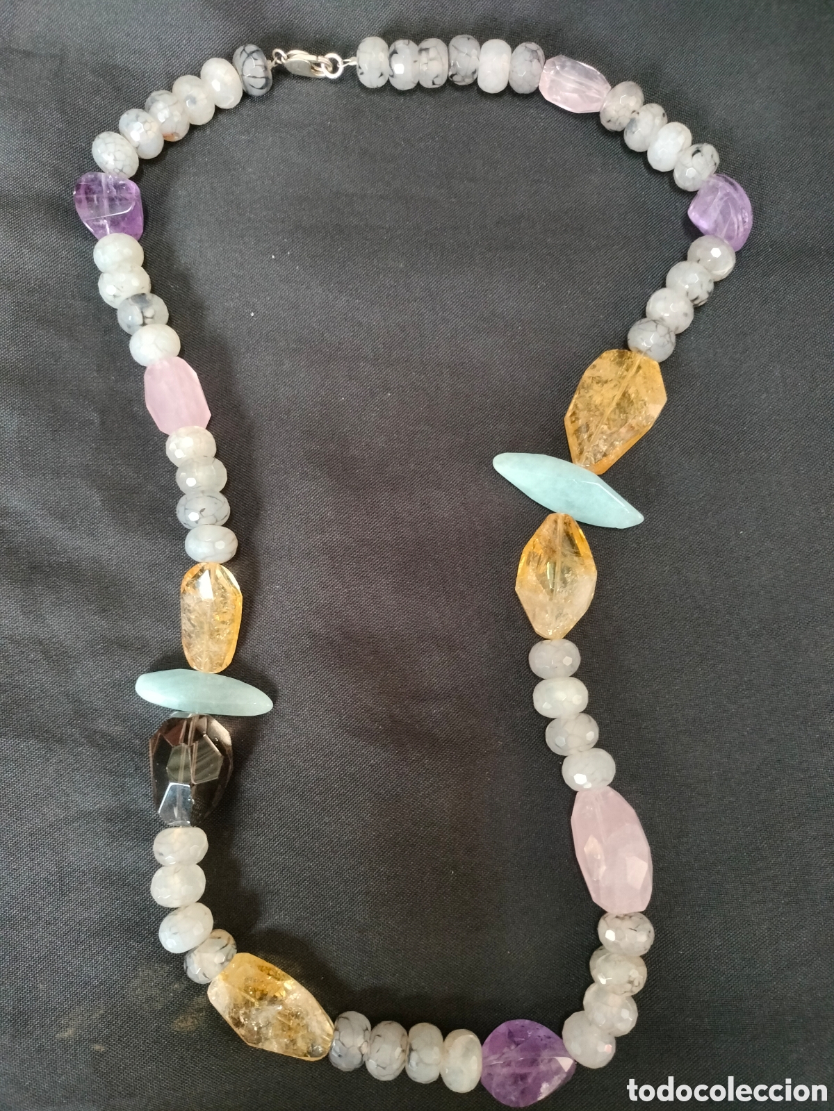 Joyeria: Collar de piedras naturales variadas y cierre plata. Bastante largo
