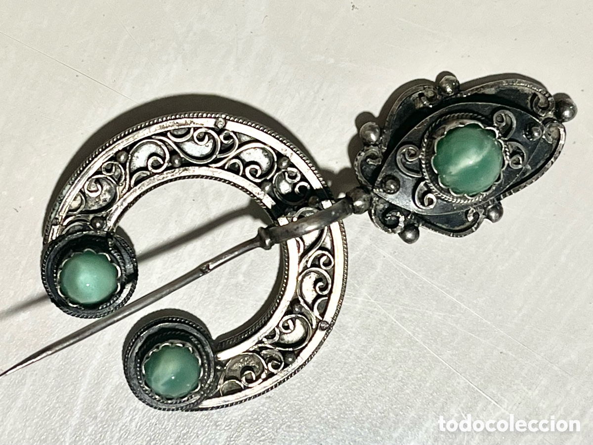 Joyeria: Antiguo broche penanular de estilo celta o escoc&eacute;s en plata de ley y agatas. Victoriano Tard&iacute;o