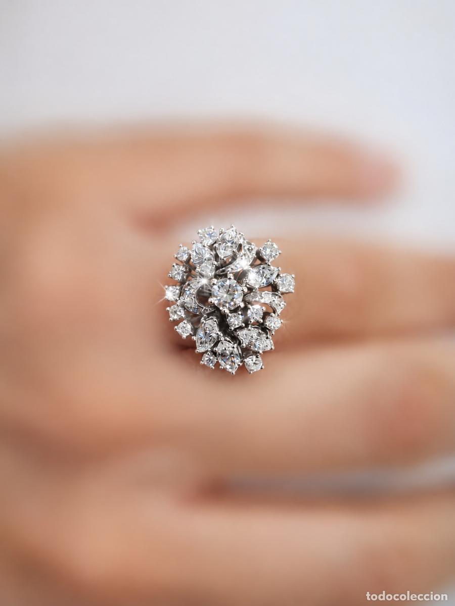 Joyeria: Antiguo anillo de oro blanco con diamantes